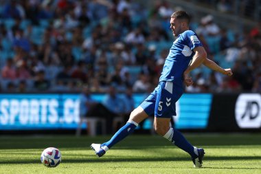 Everton 'dan Michael Keane, 20 Kasım 2022' de Sidney, Avustralya 'daki Accor Stadyumu' nda oynanan Celtic-Everton maçında pas verdi.