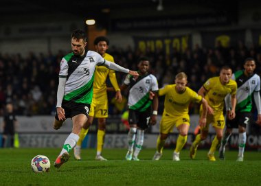 Plymouth Argyle forvet Niall Ennis (11), 19 Kasım 2022 tarihinde İngiltere 'nin başkenti Trent' te oynanan Pirelli Stadyumu 'nda oynanan Sky Bet 1 karşılaşmasında penaltıyı 1-1 öne geçirdi.