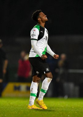 Plymouth Argyle forveti Niall Ennis (11), Burton Albion 'un 7. dakikada attığı golle, Burton Albion' un Pirelli Stadyumu 'nda Plymouth Argyle' a karşı oynadığı Sky Bet 1 maçında 2-2 'lik skorla gol atması üzerine üzgün görünüyor.