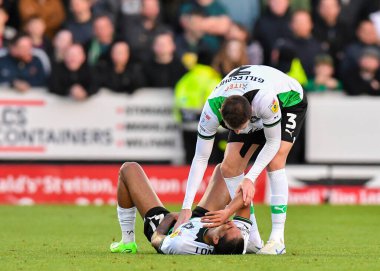 Plymouth Argyle defans oyuncusu Nigel Lonwijk (21), 19 Kasım 2022 tarihinde İngiltere 'nin Trent kentindeki Pirelli Stadyumu' nda oynanan Sky Bet 1 karşılaşmasında sakatlandı.