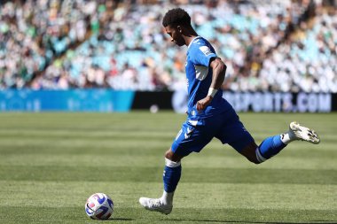 Everton 'dan Demarai Gray, 20 Kasım 2022' de Sidney 'deki Accor Stadyumu' nda oynanan Celtic Everton maçında topa vuruyor.