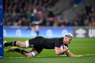 Yeni Zelandalı Dalton Papali 'i, 19 Kasım 2022' de Twickenham, Birleşik Krallık 'taki Twickenham Stadyumu' nda oynanan İngiltere - Yeni Zelanda müsabakasında ilk kez All Blacks maçına çıkıyor.