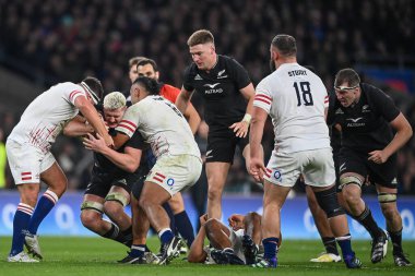 Yeni Zelandalı Dalton Papali 'i, 19 Kasım 2022' de İngiltere 'nin Twickenham Stadyumu' nda İngiltere ve Yeni Zelanda maçında Billy Vunipola ve İngiltere 'den Jamie George' un rakibi oldu.