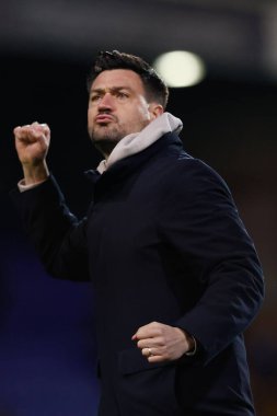 AFC Wimbledon teknik direktörü Johnnie Jackson, 19 Kasım 2022 'de İngiltere' nin Birkenhead kenhead kentinde oynanan Sky Bet 2 karşılaşmasında Tranmere Rovers 'a karşı AFC Wimbledon maçını kutluyor.
