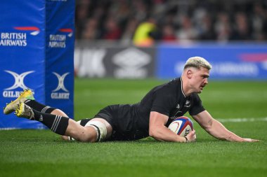 Yeni Zelandalı Dalton Papali 'i, 19 Kasım 2022' de Twickenham, Birleşik Krallık 'taki Twickenham Stadyumu' nda oynanan İngiltere - Yeni Zelanda müsabakasında ilk kez All Blacks maçına çıkıyor.
