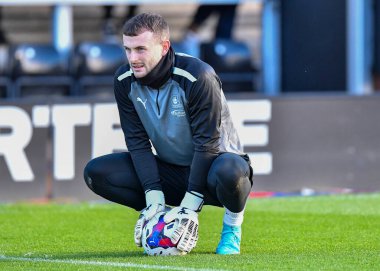 Plymouth Argyle kalecisi Callum Burton (25), 19 Kasım 2022 tarihinde İngiltere 'nin Trent kentindeki Pirelli Stadyumu' nda oynanan 1.