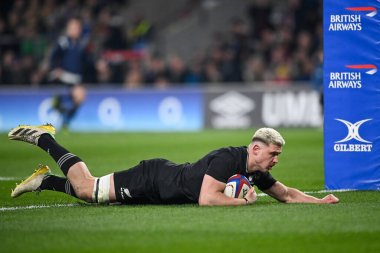 Yeni Zelandalı Dalton Papali 'i, 19 Kasım 2022' de Twickenham, Birleşik Krallık 'taki Twickenham Stadyumu' nda oynanan İngiltere - Yeni Zelanda müsabakasında ilk kez All Blacks maçına çıkıyor.