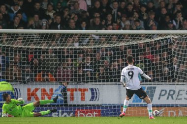 Plymouth Argyle 'ın 9 numaralı oyuncusu Ryan Hardie, 19 Kasım 2022' de İngiltere 'nin başkenti Trent' te oynanan Sky Bet 1 karşılaşmasında Burton Albion 'a karşı Plymouth Argyle maçında 1-1' lik skorla gol attı.