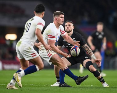 İngiltere 'den Owen Farrell, 19 Kasım 2022' de Twickenham Stadyumu 'nda İngiltere ile Yeni Zelanda arasında oynanan müsabakada çarpışacak.