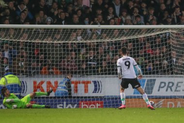 Plymouth Argyle 'ın 9 numaralı oyuncusu Ryan Hardie, 19 Kasım 2022' de İngiltere 'nin başkenti Trent' te oynanan Sky Bet 1 karşılaşmasında Burton Albion 'a karşı Plymouth Argyle maçında 1-1' lik skorla gol attı.