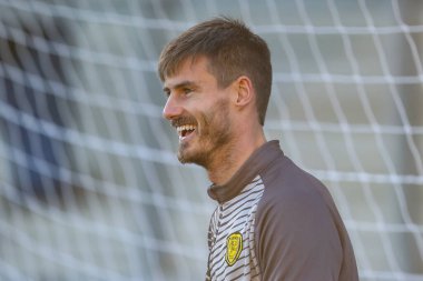 Burton Albion 'un Ben Garratt # 1' i, 19 Kasım 2022 tarihinde İngiltere 'nin Trent kentindeki Pirelli Stadyumu' nda oynanan Sky Bet Ligi 1 karşılaşmasında Burton Albion ile Plymouth Argyle arasında oynanan karşılaşma öncesinde ısındı.