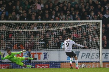 Plymouth Argyle 'ın 9 numaralı oyuncusu Ryan Hardie, 19 Kasım 2022' de İngiltere 'nin başkenti Trent' te oynanan Sky Bet 1 karşılaşmasında Burton Albion 'a karşı Plymouth Argyle maçında 1-1' lik skorla gol attı.