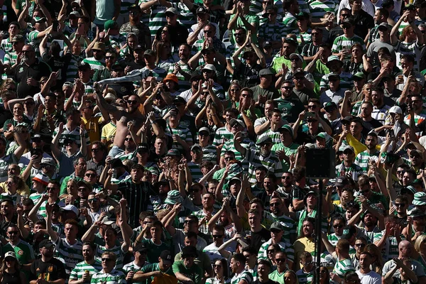 20 Kasım 2022 'de Sidney, Avustralya' daki Accor Stadyumu 'nda oynanan Sydney Süper Kupa karşılaşmasında Celtic Everton taraftarlarından oluşan bir deniz görüldü.