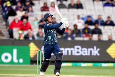 İngiliz Jason Roy, 22 Kasım 2022 'de Melbourne Cricket Ground, Melbourne, Avustralya' da oynanan detol ODI serisi Avustralya ile İngiltere maçında yarasa yarıştırdı.