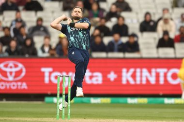 İngiltere 'den Chris Woakes, 22 Kasım 2022' de Melbourne, Melbourne, Avustralya 'da oynanan ODI serisinde Avustralya' ya karşı oynuyor.