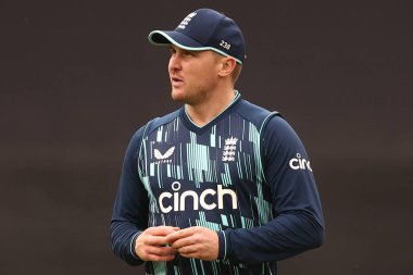 İngiltere 'den Jason Roy, 22 Kasım 2022' de Melbourne Kriket Sahası 'nda oynanan ODI serisi Avustralya - İngiltere maçına bakıyor.