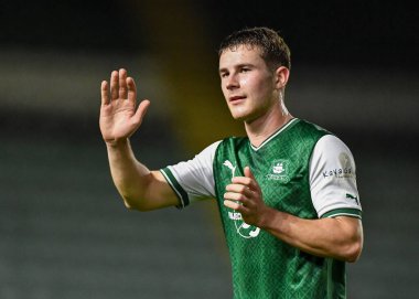 Plymouth Argyle orta saha oyuncusu Adam Randell (20) Papa John 's Trophy maçı sırasında Plymouth Argyle Charlton Athletic' e karşı Home Park, Plymouth, Birleşik Krallık, 22 Kasım 2022