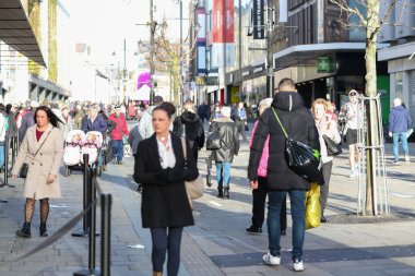 Newcastle City Center, Newcastle 'da Kara Cuma Alışverişçileri, 25 Kasım 2022