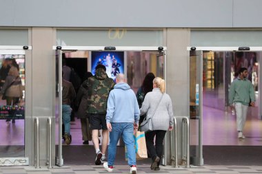 Newcastle City Center, Newcastle 'da Kara Cuma Alışverişçileri, 25 Kasım 2022