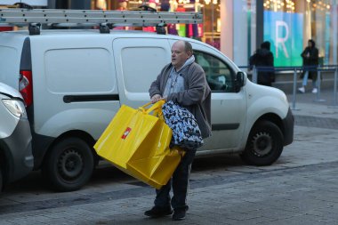 Birmingham 'daki Kara Cuma Alışverişçileri Birmingham Şehir Merkezi, Brimingham, Birleşik Krallık, 25 Kasım 2022