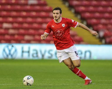 Barnsley 'den Liam Kitching # 5, Birleşik Krallık Oakwell, Barnsley' de Barnsley vs Crewe Alexandra maçında 26 Kasım 2022 'de oynanacak.