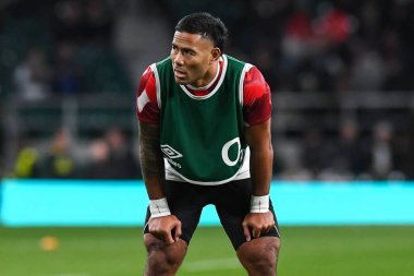 İngiltere 'den Manu Tuilagi, 26 Kasım 2022' de Twickenham, İngiltere 'nin Twickenham Stadyumu' nda oynanan Uluslararası Sonbahar karşılaşması öncesi ısınma maçında İngiltere ile Güney Afrika karşılaşacak.