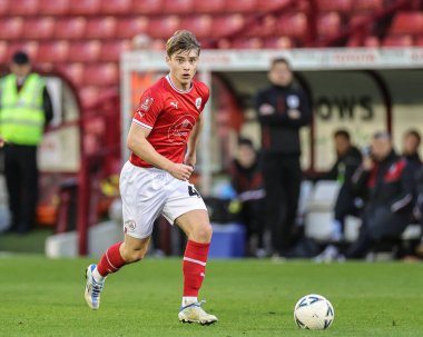 Barnsley # 48 numaralı Luca Connell, Birleşik Krallık Oakwell, Barnsley 'de oynanan Barnsley-Crewe Alexandra maçında 26 Kasım 2022 tarihinde oynanan FA Cup Round 2 karşılaşmasında