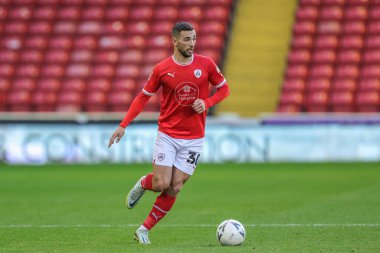 Barnsley 'den Adam Phillips # 30, Birleşik Krallık Oakwell, Barnsley' de Barnsley vs Crewe Alexandra maçında 26 Kasım 2022 tarihinde oynanan FA Cup Round 2 karşılaşmasında