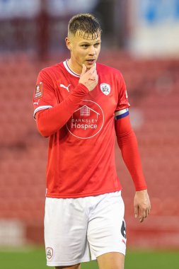 Barnsley 'den Mads Juel Andersen # 6 Emirates FA Cup 2. Raundunda Barnsley, Crewe Alexandra' ya karşı Oakwell, Barnsley, Birleşik Krallık, 26 Kasım 2022