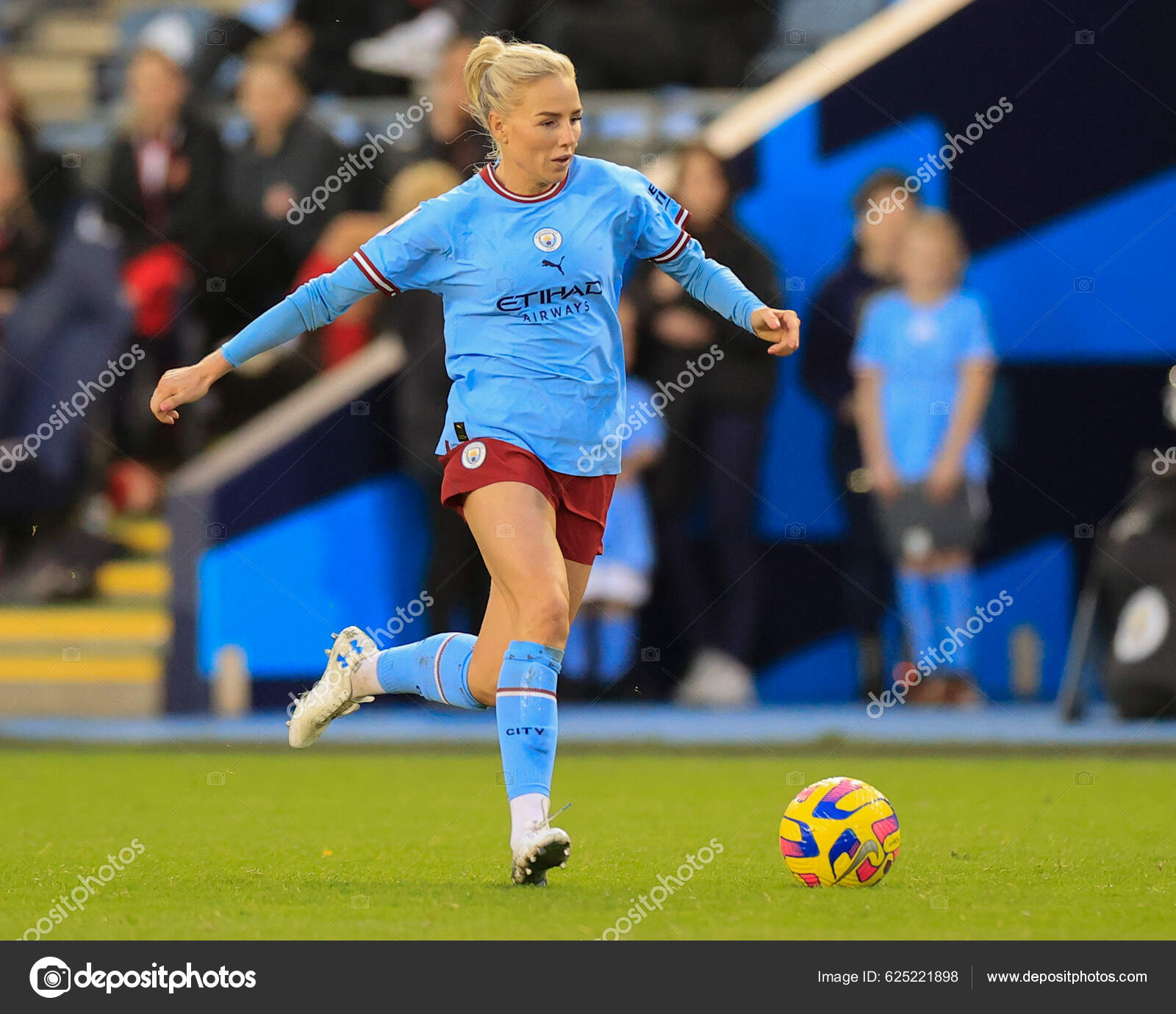 Алекс Гринвуд Манчестер Сити Бегает Мячом Время Матча Кубка.