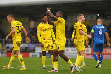Burton Albion 'dan Adedeji Oshilaja 27 Kasım 2022 tarihinde Birleşik Krallık' ın başkenti Pirelli Stadyumu 'nda oynanan 2.