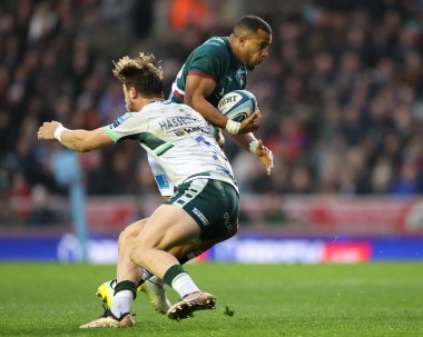 Leicester Tigers 'dan Anthony Watson, Gallagher Premiership maçında İrlandalı Ollie Hassell-Collins ile Londra' daki Mattioli Woods Welford Road, Leicester, Birleşik Krallık 'ta 27 Kasım 2022' de oynanan karşılaşmada karşılaşacak.