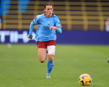 Manchester City 'den 13 numaralı Hayley Raso, 27 Kasım 2022' de Etihad Kampüsü 'nde Manchester City Women vs Sunderland AFC Women maçında topla koşuyor.