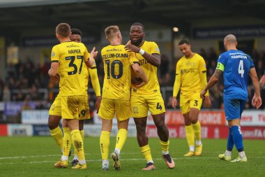 Burton Albion 'dan Adedeji Oshilaja 27 Kasım 2022 tarihinde Birleşik Krallık' ın başkenti Pirelli Stadyumu 'nda oynanan 2.