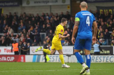 Burton Albion 'dan Jonny Smith 27 Kasım 2022 tarihinde Birleşik Krallık' ın başkenti Pirelli Stadyumu 'nda oynanan 2.