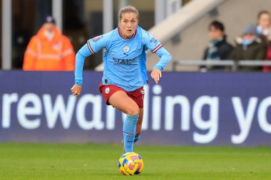 Manchester City 'den Filippa Angeldal # 12 numara, 27 Kasım 2022 tarihinde Etihad Kampüsü' nde Manchester City Women vs Sunderland AFC Women maçında topla koşuyor.