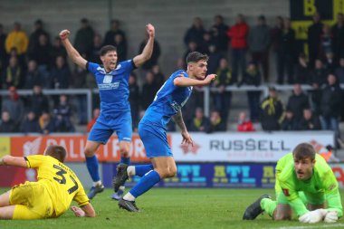 Chippenham Town 'dan Harry Parsons 27 Kasım 2022 tarihinde İngiltere' nin Trent üzerine Burton 'daki Pirelli Stadyumu' nda oynanan 2.