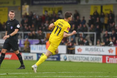 Burton Albion 'dan Jonny Smith 27 Kasım 2022 tarihinde Birleşik Krallık' ın başkenti Pirelli Stadyumu 'nda oynanan 2.