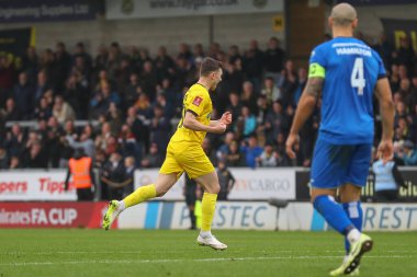 Burton Albion 'dan Jonny Smith 27 Kasım 2022 tarihinde Birleşik Krallık' ın başkenti Pirelli Stadyumu 'nda oynanan 2.