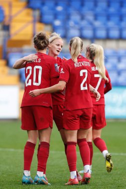 Liverpool Kadınları 'ndan 6. Jasmine Matthews, 27 Kasım 2022' de İngiltere 'nin Prenton Park kenhead kentinde oynanan Liverpool Kadınlar-Blackburn Rovers maçında 1-0 kazanma hedefini kutluyor.