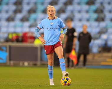 Manchester City 'den Alex Greenwood, 27 Kasım 2022' de Etihad Kampüsü 'nde Manchester City Women vs Sunderland AFC Women maçında serbest atış yapmak için bekliyor.
