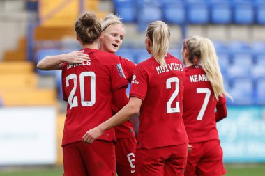 Liverpool Kadınları 'ndan 6. Jasmine Matthews, 27 Kasım 2022' de İngiltere 'nin Prenton Park kenhead kentinde oynanan Liverpool Kadınlar-Blackburn Rovers maçında 1-0 kazanma hedefini kutluyor.