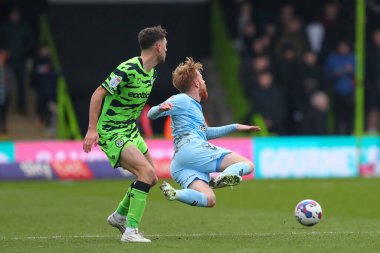 Forest Green Rovers 'dan Corey O' Keeffe # 2, 3 Aralık 202 'de The New Lawn, Nailsworth, Birleşik Krallık' ta oynanan Sky Bet 1 maçında Cambridge United 'ın James Brophy # 7 numaralı formasını faul etti.