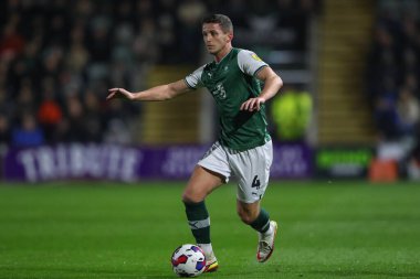 Plymouth Argyle 'ın 4 numaralı oyuncusu Jordan Houghton, 2 Aralık 202' de İngiltere 'nin Plymouth kentinde oynanan Sky Bet 1 karşılaşmasında topla koşuyor.