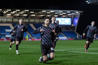 Barnsley 'li Adam Phillips golünü kutluyor ve skor 1-2, Peterborough-Barnsley maçında Weston Homes Stadyumu, Peterborough, İngiltere' de 2 Aralık 202 'de oynanan maçta 1-2' lik skora ulaştı.