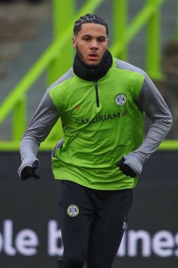 Forest Green Rovers 'dan Myles Peart-Harris # 25 numara 3 Aralık 202' de The New Lawn, Nailsworth, Birleşik Krallık 'ta oynanan Sky Bet League 1 maçı öncesinde ısınma turunda
