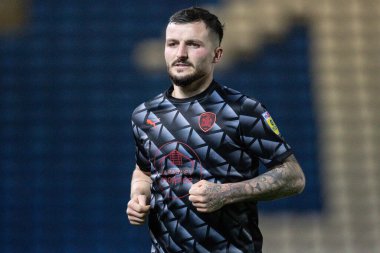Tom Edwards # 3 of Barnsley Sky Bet Ligi 1 maçı sırasında Peterborough - Barnsley maçı Weston Homes Stadyumu, Peterborough, İngiltere, 2 Aralık 202