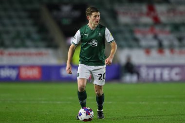 Plymouth Ligi 1 maçında Plymouth Argyle 'ın 20 numaralı oyuncusu Plymouth Argyle' a karşı Home Park, Plymouth, İngiltere, 2 Aralık 202