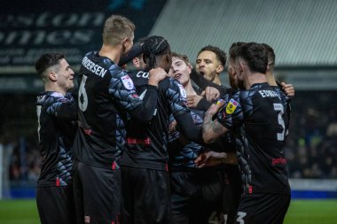 Barnsley 'li Luca Connell 2 Aralık 202' de İngiltere 'nin Peterborough kentinde Weston Homes Stadyumu' nda oynanan 1.