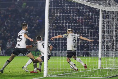 Port Vale 'den Nathan Smith 2 Aralık 202' de Home Park, Plymouth, İngiltere 'de oynanan Sky Bet 1 karşılaşmasında topu çizgiden çıkardı.